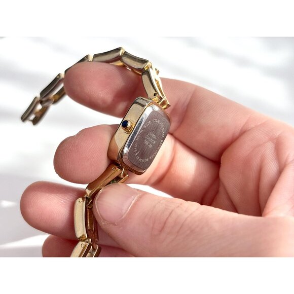 Gloria Vanderbilt GV II Gold T Ladies Vintage Wristwatch - 16mm - WORKS! - Picture 11 of 12